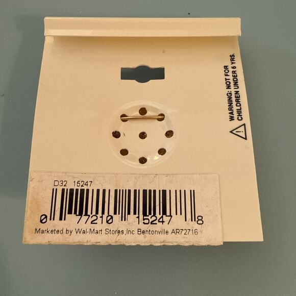 Vintage Christmas Pin Brooch Heart shaped Joy Pin 1 1/8 Inches - Picture 2 of 4